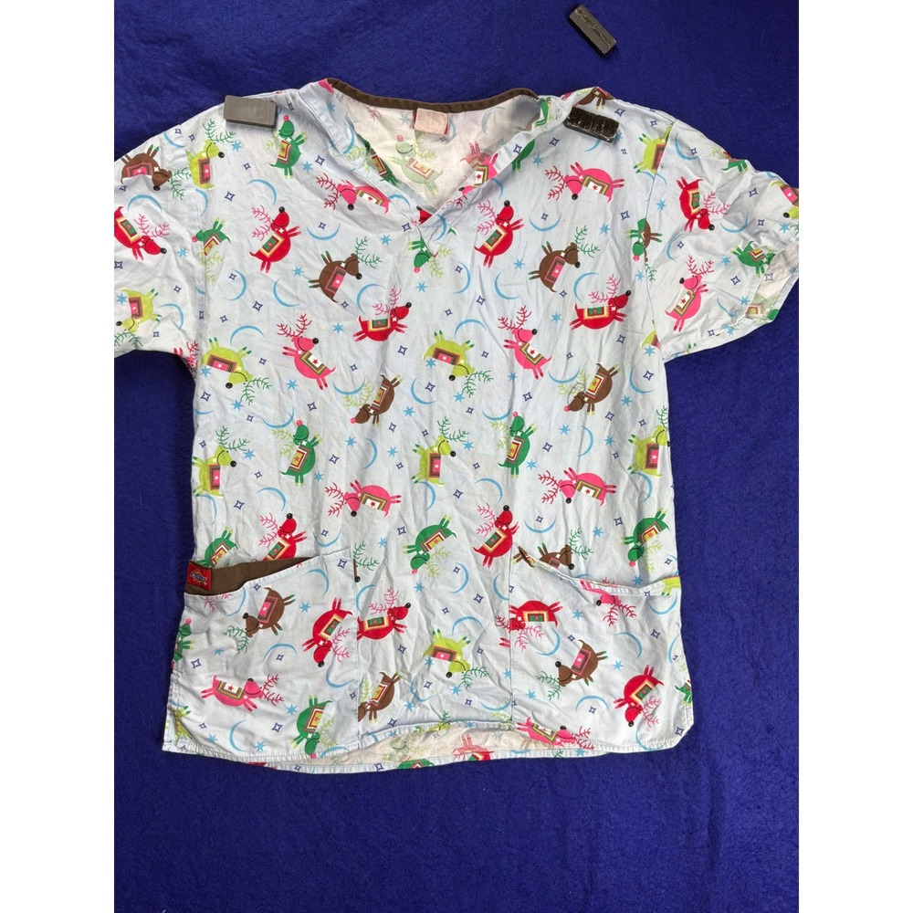 Christmas Reindeer Womens Dickies Scrub Top XL Light Blue Holiday V-Neck Cotton